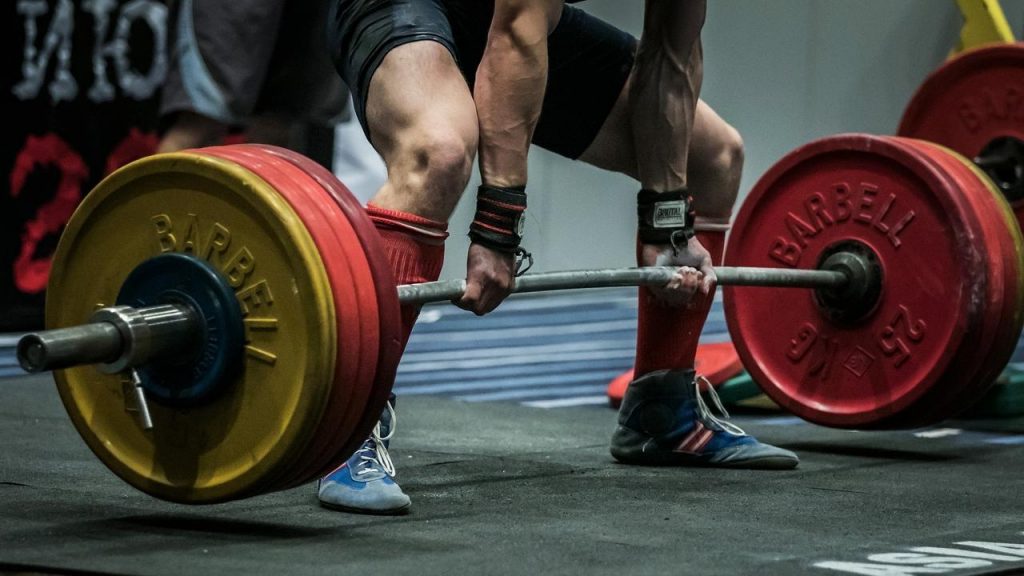athlete getting ready for a deadlift